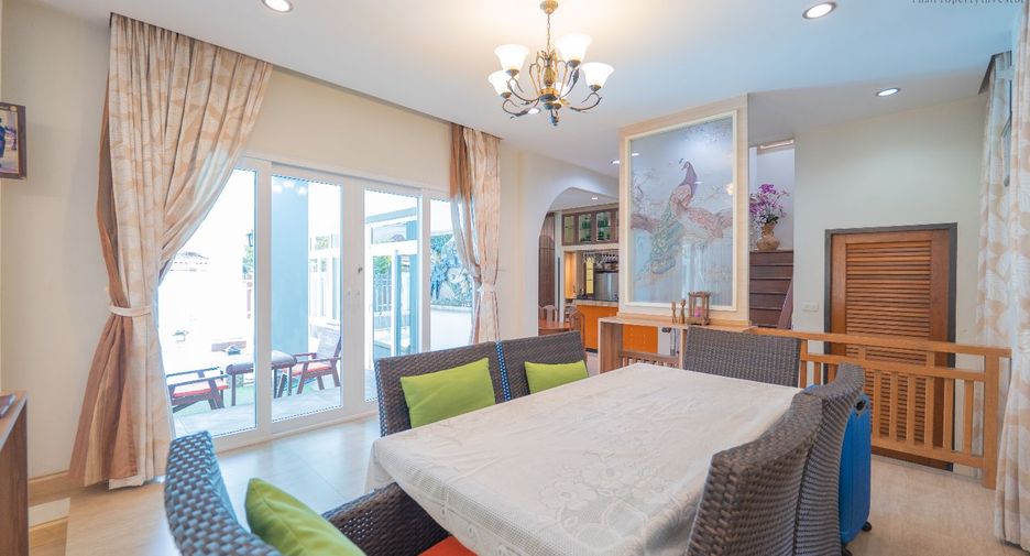 For sale 4 bedrooms house in Bang Khae, Bangkok