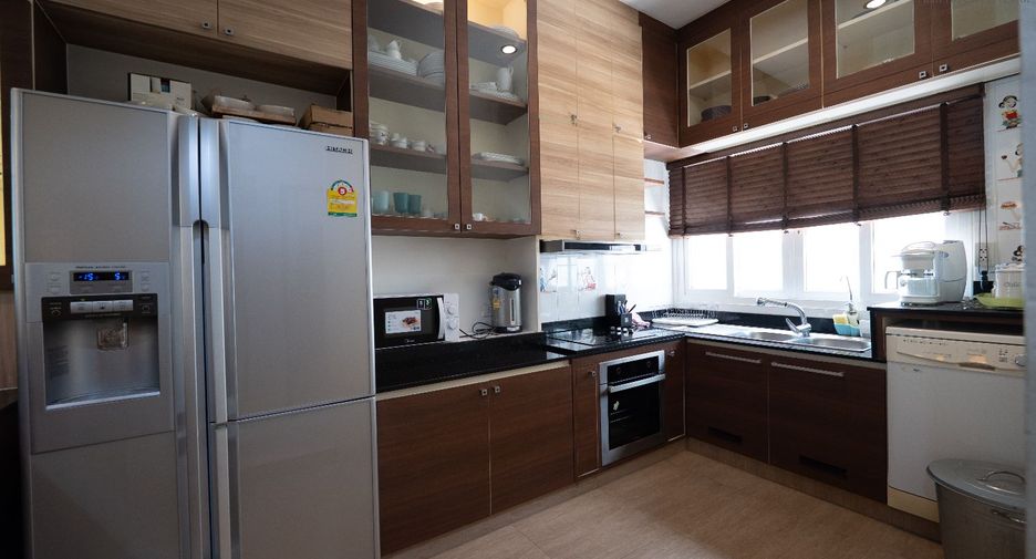For sale 4 bedrooms house in Bang Khae, Bangkok