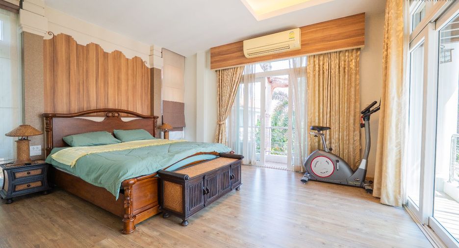 For sale 4 bedrooms house in Bang Khae, Bangkok