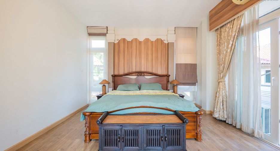For sale 4 bedrooms house in Bang Khae, Bangkok