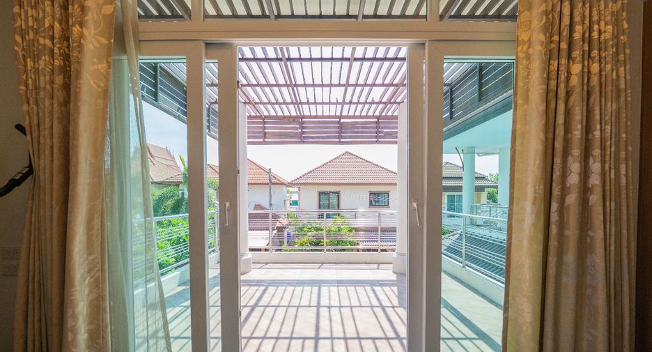 For sale 4 bedrooms house in Bang Khae, Bangkok