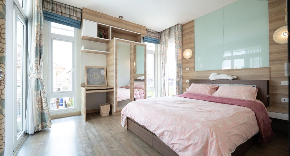 For sale 4 bedrooms house in Bang Khae, Bangkok