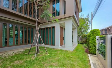Casa en alquiler y en venta de 4 habitaciones en Bang Kapi, Bangkok