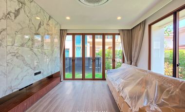 Casa en alquiler y en venta de 4 habitaciones en Bang Kapi, Bangkok