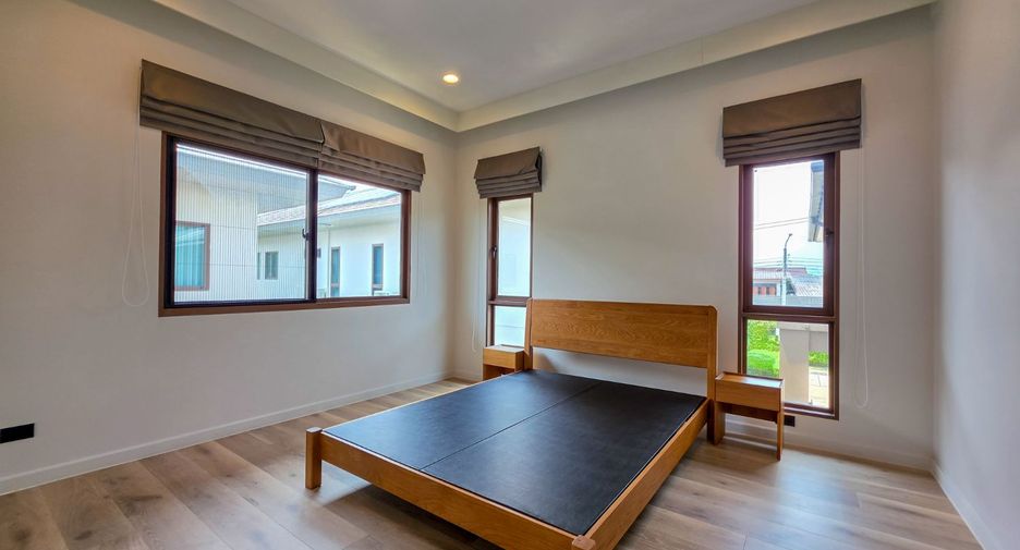 À louer et à vendre 4 chambres maison à Bang Kapi, Bangkok