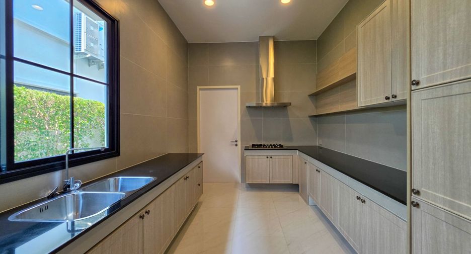 Haus zum Kauf mit 5 Zimmer in Bang Khen, Bangkok