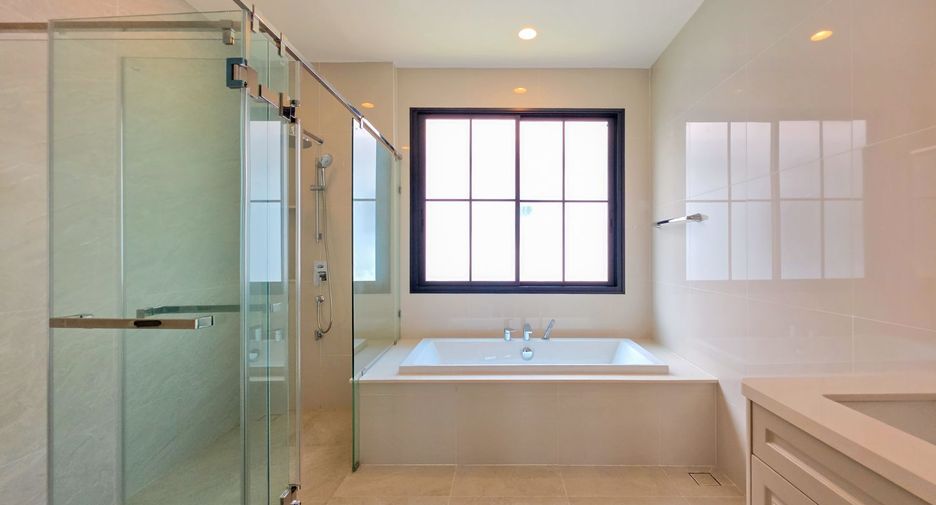 Haus zum Kauf mit 5 Zimmer in Bang Khen, Bangkok