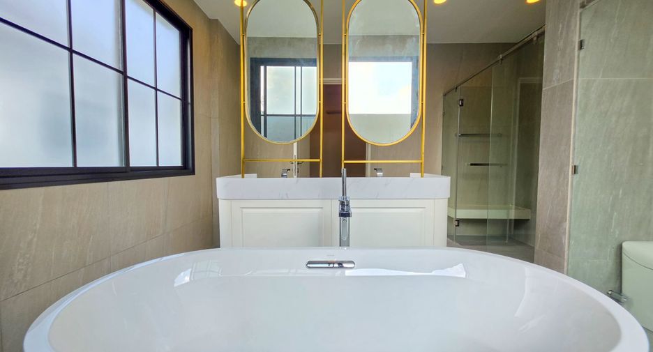Haus zum Kauf mit 5 Zimmer in Bang Khen, Bangkok