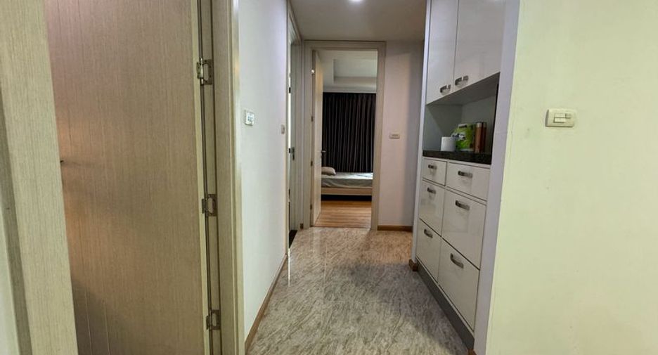 For sale 2 bedrooms condo in Huai Khwang, Bangkok