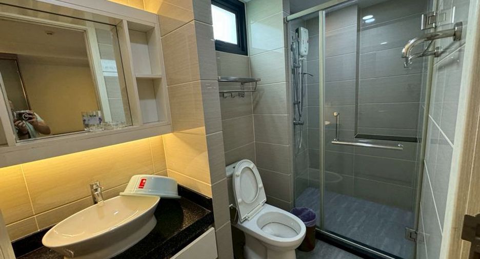 For sale 2 bedrooms condo in Huai Khwang, Bangkok