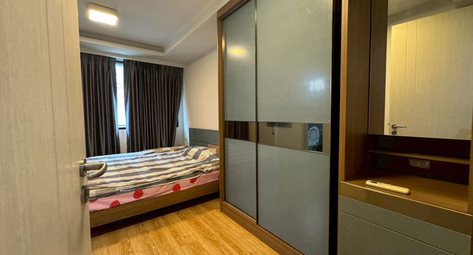For sale 2 bedrooms condo in Huai Khwang, Bangkok