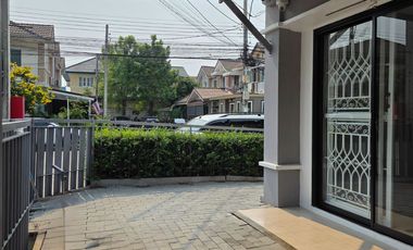 For rent 3 ベッドルーム townhouse in Saphan Sung, Bangkok