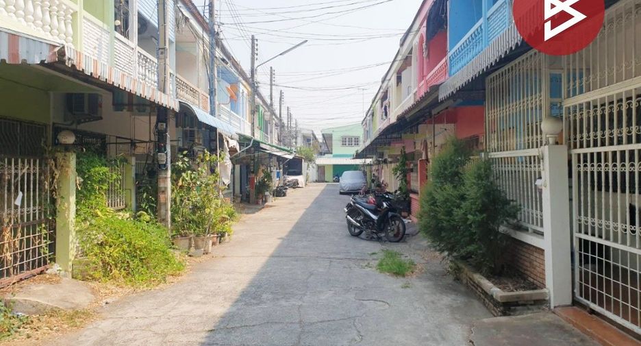 For sale 2 bedrooms townhouse in Mueang Nakhon Sawan, Nakhon Sawan