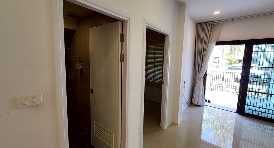 For sale 3 bedrooms townhouse in Bang Bo, Samut Prakan
