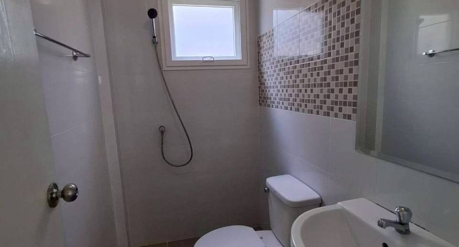 For rent and for sale 3 bedrooms townhouse in Khlong Sam Wa, Bangkok