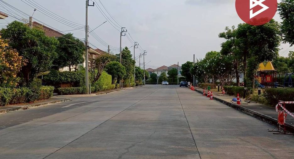 For rent and for sale 3 bedrooms townhouse in Khlong Sam Wa, Bangkok