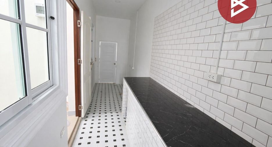 For sale 3 bedrooms house in Si Maha Phot, Prachin Buri