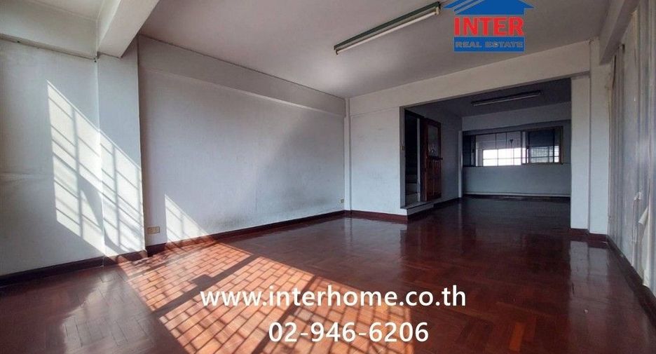 For sale 4 bedrooms retail Space in Mueang Samut Prakan, Samut Prakan