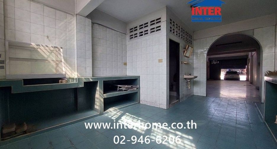 For sale 4 bedrooms retail Space in Mueang Samut Prakan, Samut Prakan