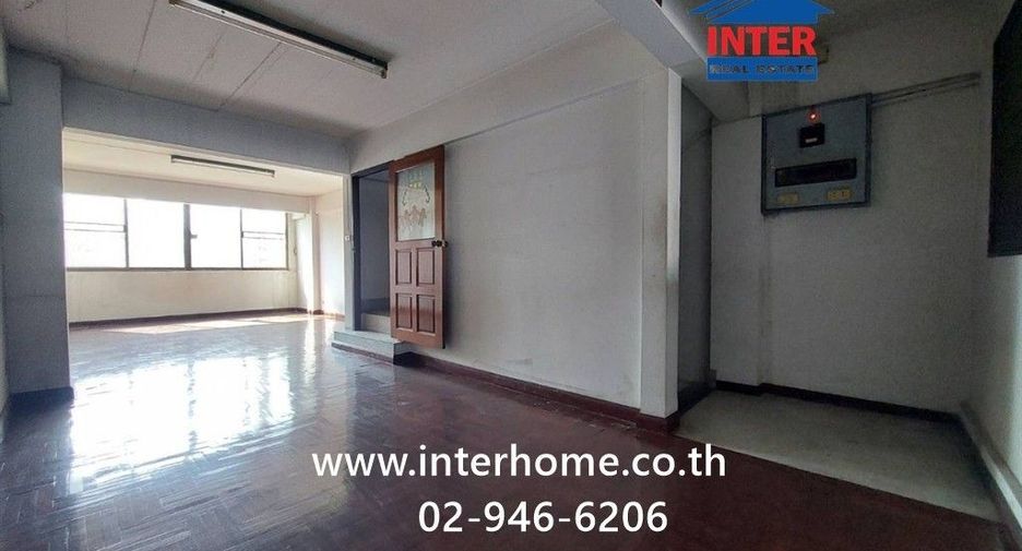 For sale 4 bedrooms retail Space in Mueang Samut Prakan, Samut Prakan