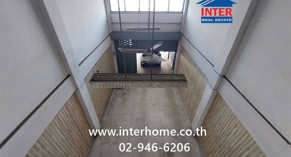 For sale 4 bedrooms retail Space in Mueang Samut Prakan, Samut Prakan