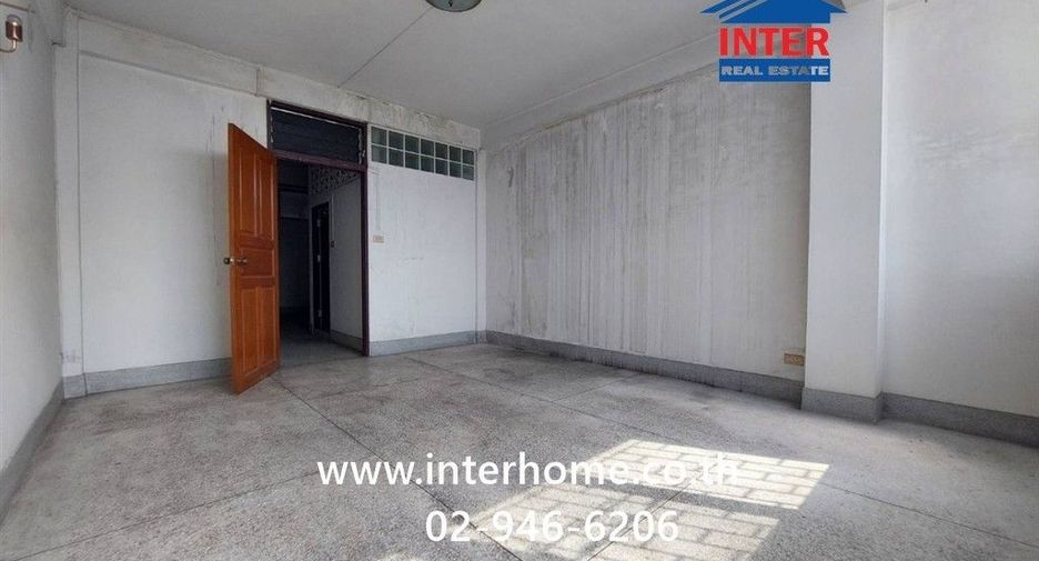 For sale 4 bedrooms retail Space in Mueang Samut Prakan, Samut Prakan