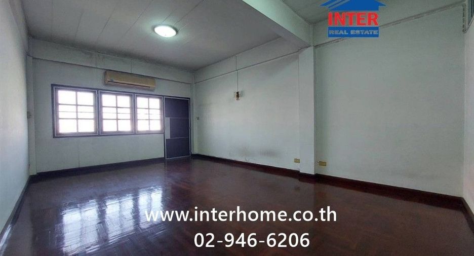 For sale 4 bedrooms retail Space in Mueang Samut Prakan, Samut Prakan