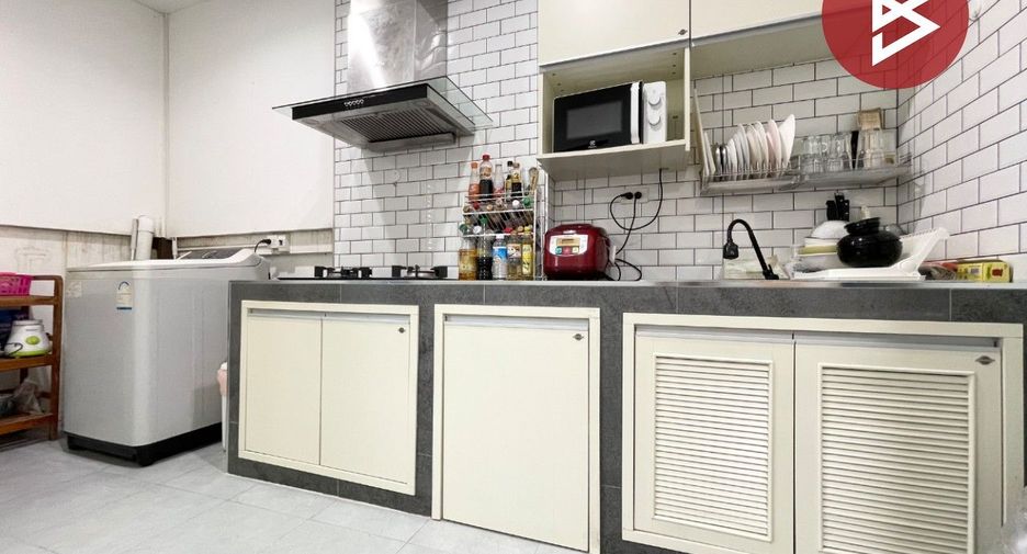 For sale 3 bedrooms townhouse in Si Racha, Chonburi