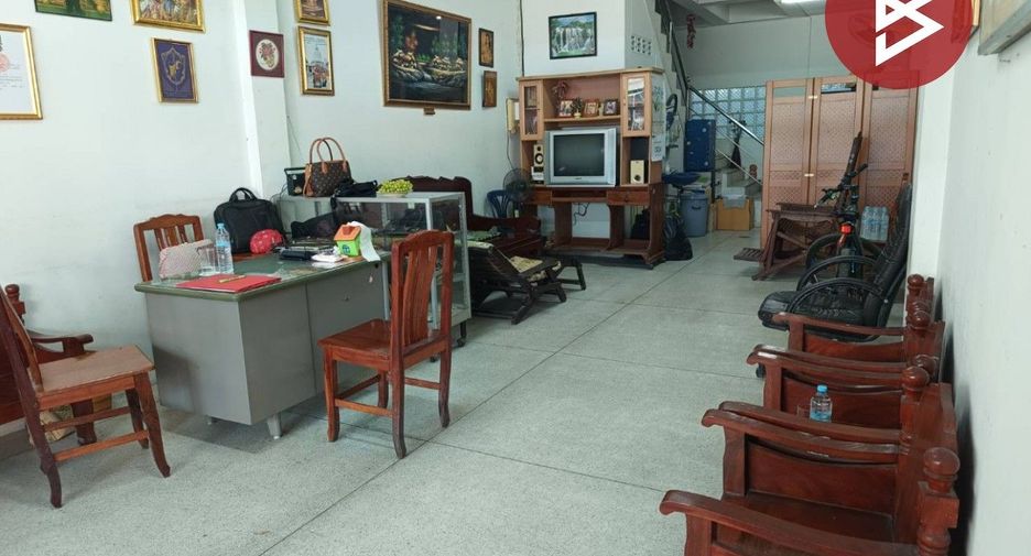 出售 2 卧室 商业空间 在 Phanat Nikhom, Chon Buri