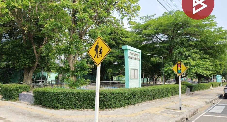 出售 2 卧室 商业空间 在 Phanat Nikhom, Chon Buri