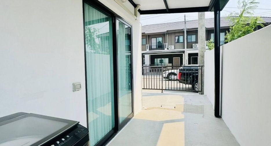 For rent 3 bedrooms townhouse in Mueang Chiang Mai, Chiang Mai