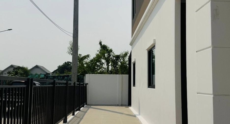 For rent 3 bedrooms townhouse in Mueang Chiang Mai, Chiang Mai