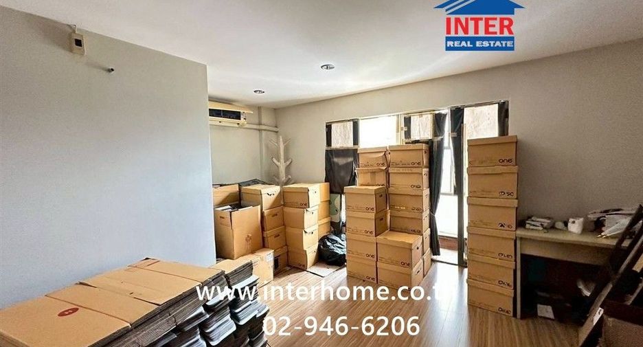 For sale 4 bedrooms townhouse in Bang Khen, Bangkok