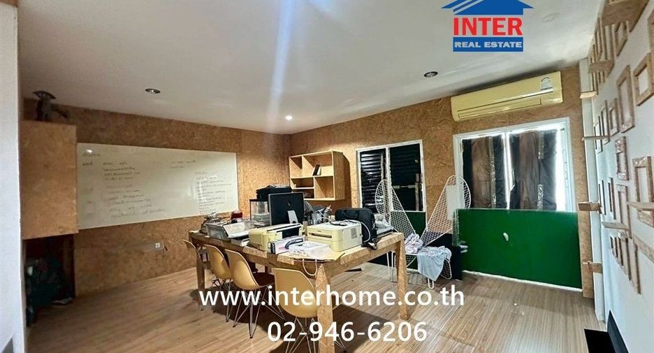 For sale 4 bedrooms townhouse in Bang Khen, Bangkok