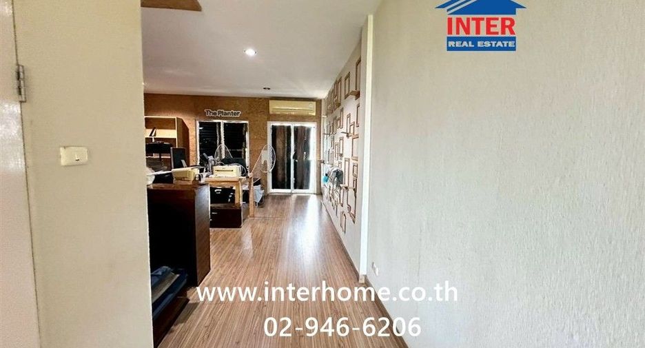 For sale 4 bedrooms townhouse in Bang Khen, Bangkok