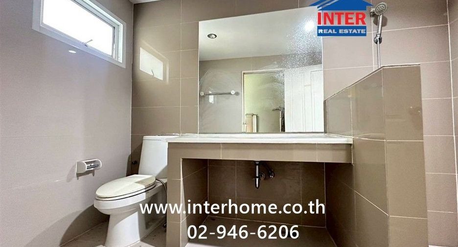 For sale 4 bedrooms townhouse in Bang Khen, Bangkok