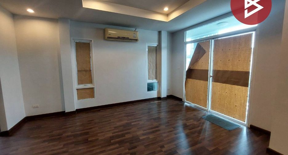 For sale 3 bedrooms house in Khan Na Yao, Bangkok
