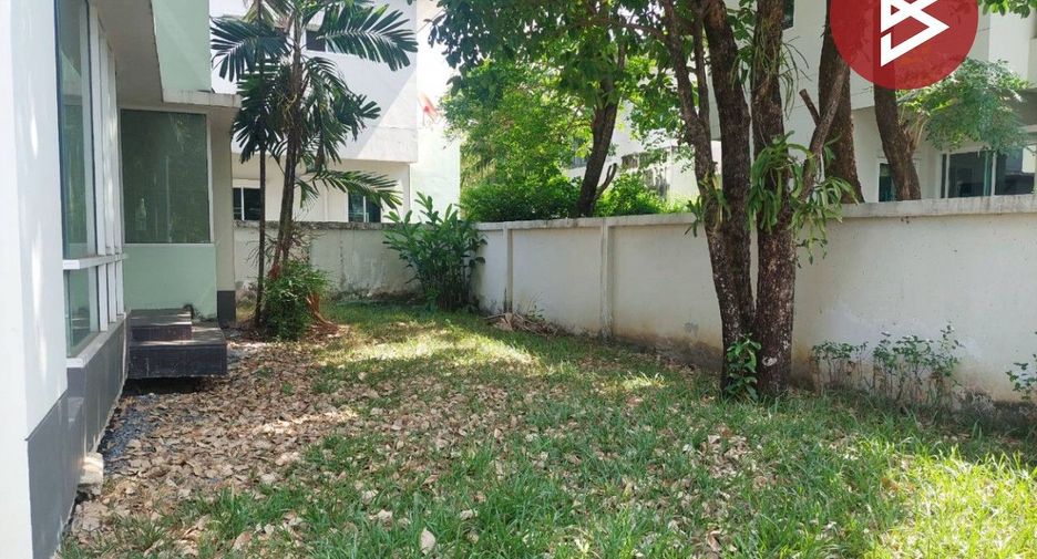For sale 3 bedrooms house in Khan Na Yao, Bangkok