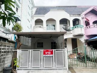 For sale 2 bedrooms townhouse in Mueang Samut Prakan, Samut Prakan