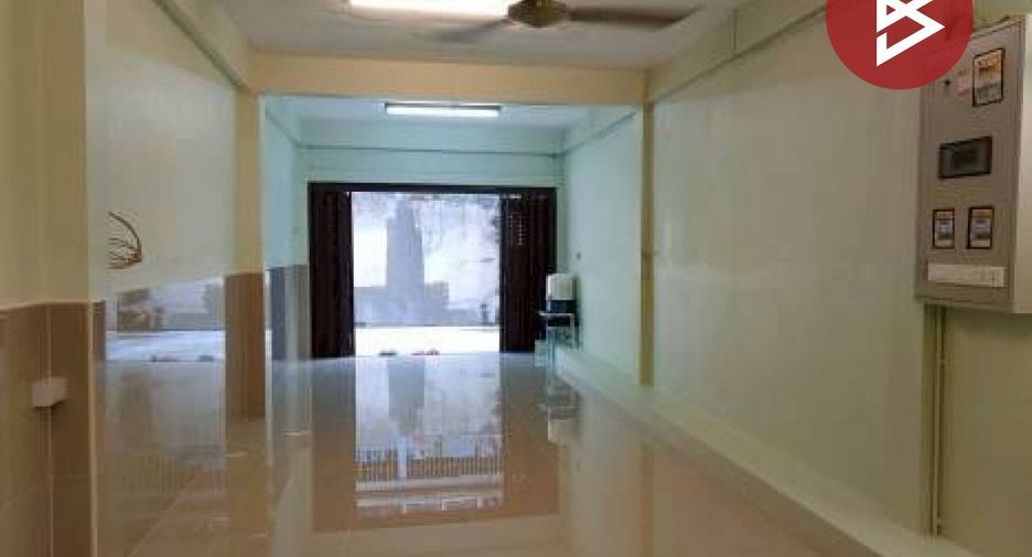 For sale 3 bedrooms retail Space in Bangkok Yai, Bangkok