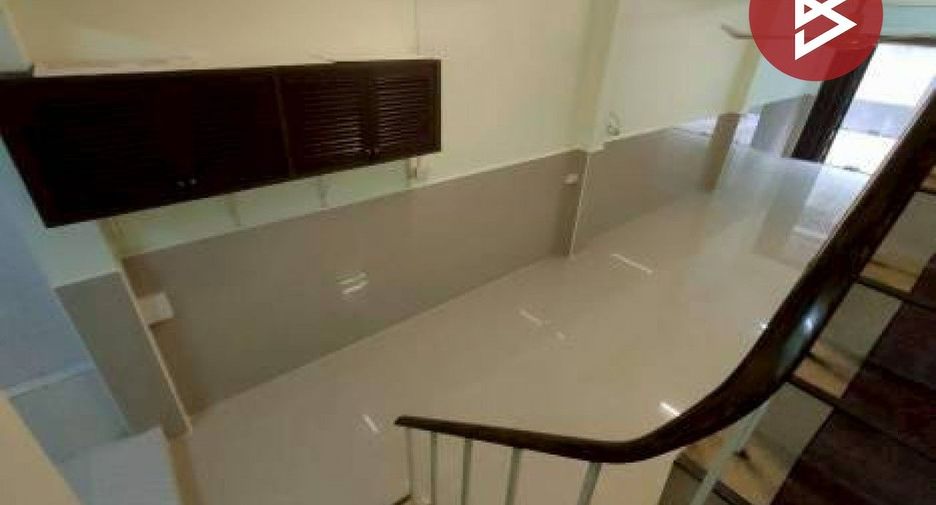 For sale 3 bedrooms retail Space in Bangkok Yai, Bangkok