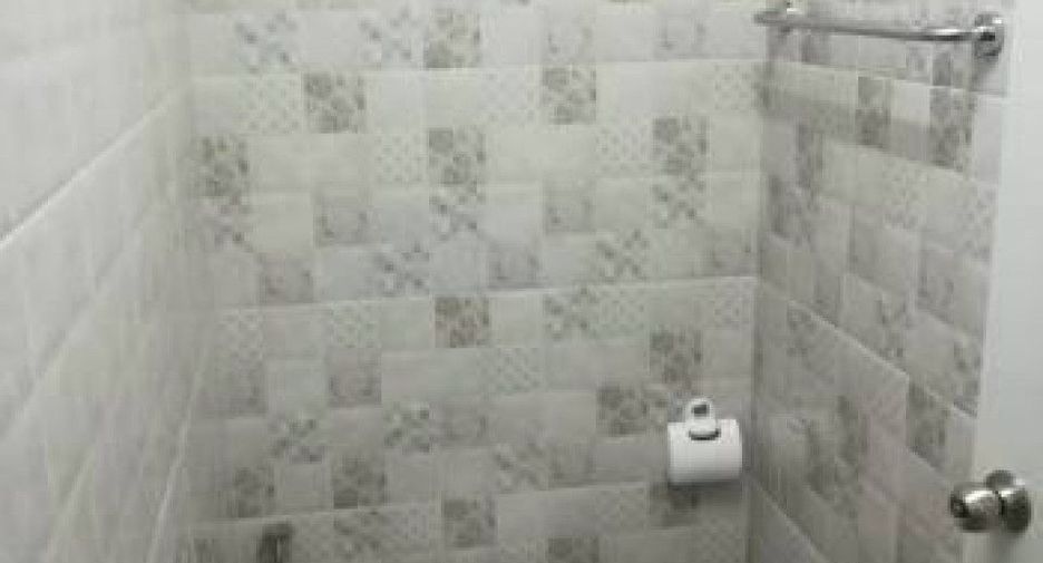 For sale 3 bedrooms retail Space in Bangkok Yai, Bangkok