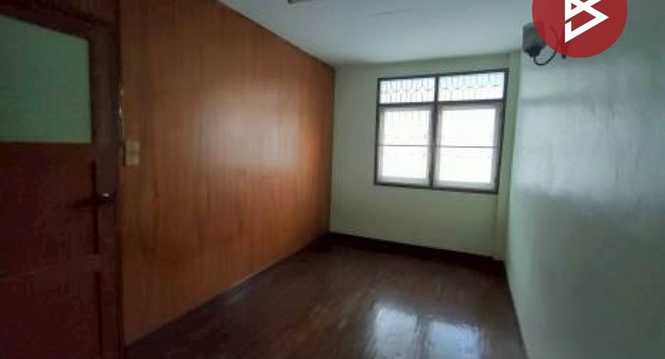 For sale 3 bedrooms retail Space in Bangkok Yai, Bangkok