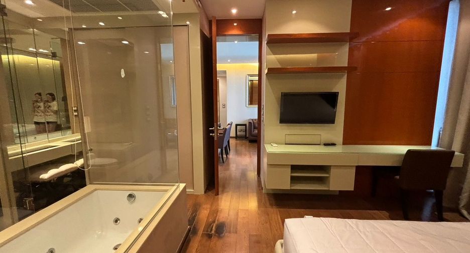 For rent 2 bedrooms condo in Khlong Toei, Bangkok