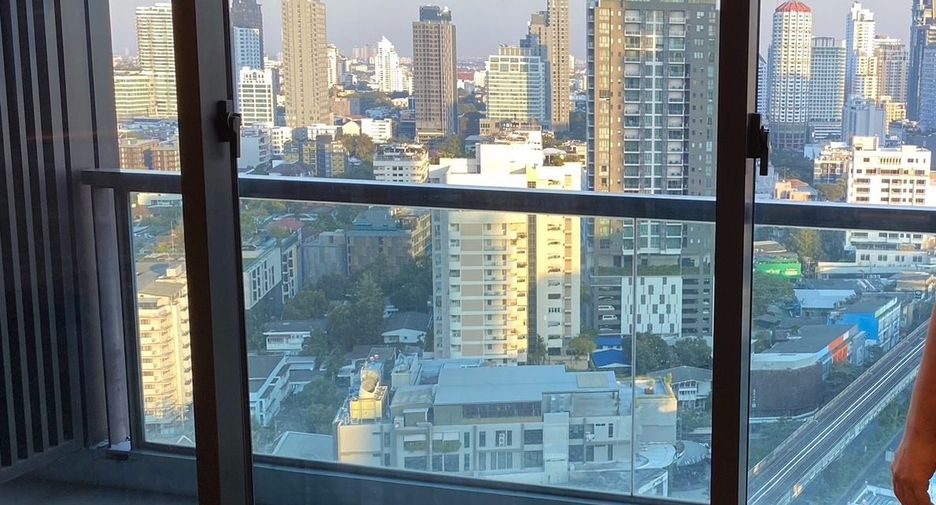 For rent 2 bedrooms condo in Khlong Toei, Bangkok