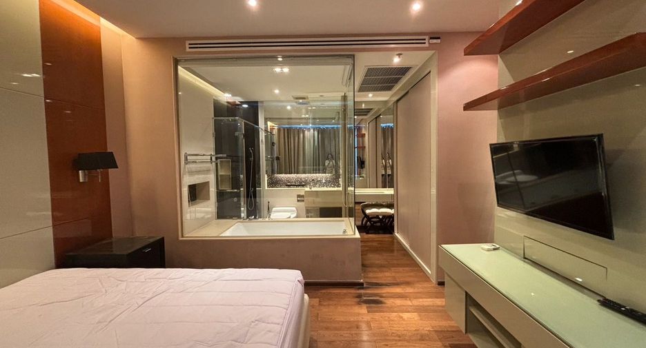 For rent 2 bedrooms condo in Khlong Toei, Bangkok