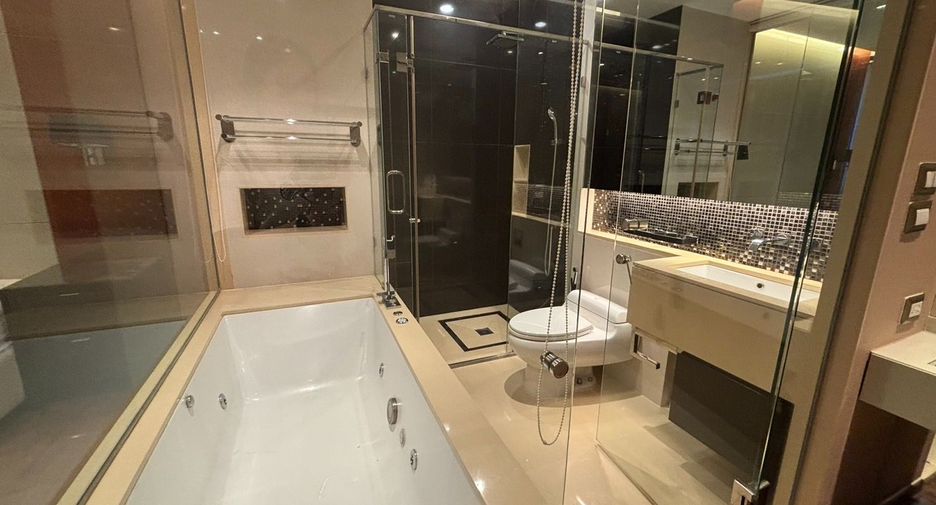 For rent 2 bedrooms condo in Khlong Toei, Bangkok