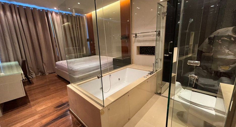 For rent 2 bedrooms condo in Khlong Toei, Bangkok