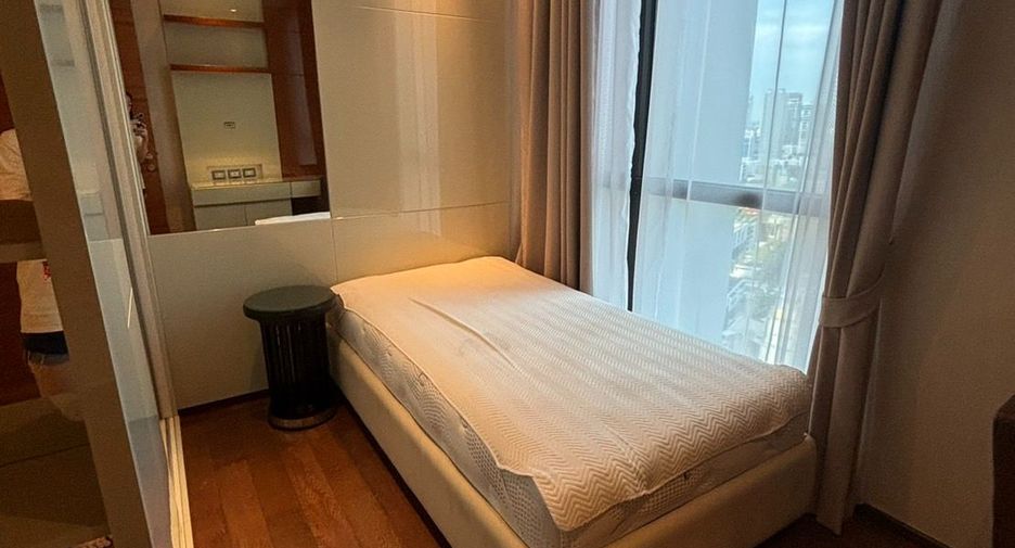 For rent 2 bedrooms condo in Khlong Toei, Bangkok