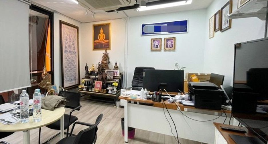 For sale 16 bedrooms retail Space in Khan Na Yao, Bangkok